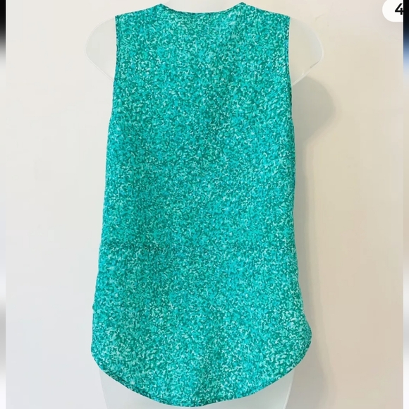 Women's Michael Kors Green Printed Sleeveless Blouse, Size Medium - Picture 2 of 10
